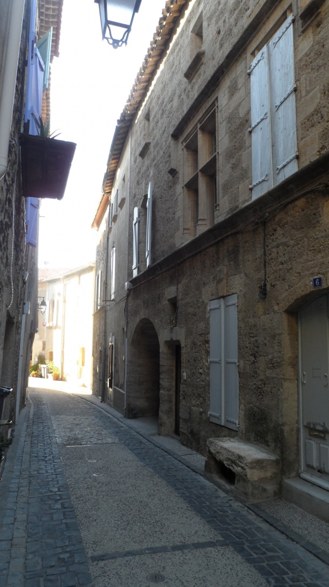 Caux 34720 dans le Languedoc Hérault  | une rue